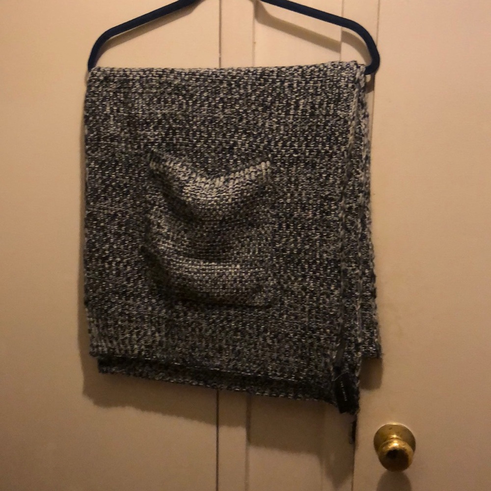 75” long w 2 pockets acrylic scarf